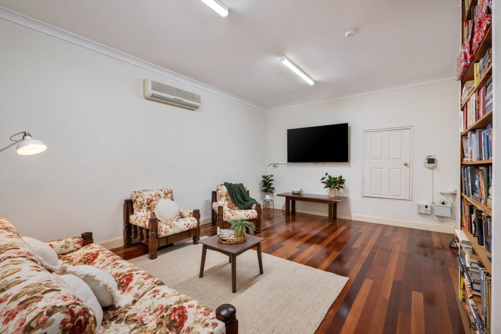 1 Tallowood Place, Cranebrook - Thumbnail 2
