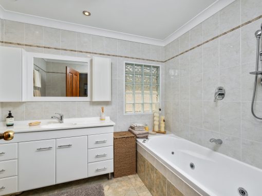 16 Billagal Place, BLAXLAND, NSW 2774 Australia