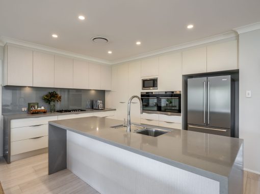 138 Ridgetop Drive, GLENMORE PARK, NSW 2745 Australia