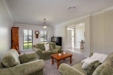 138 Ridgetop Drive, GLENMORE PARK, NSW 2745 Australia