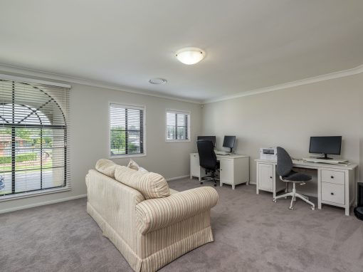 138 Ridgetop Drive, GLENMORE PARK, NSW 2745 Australia