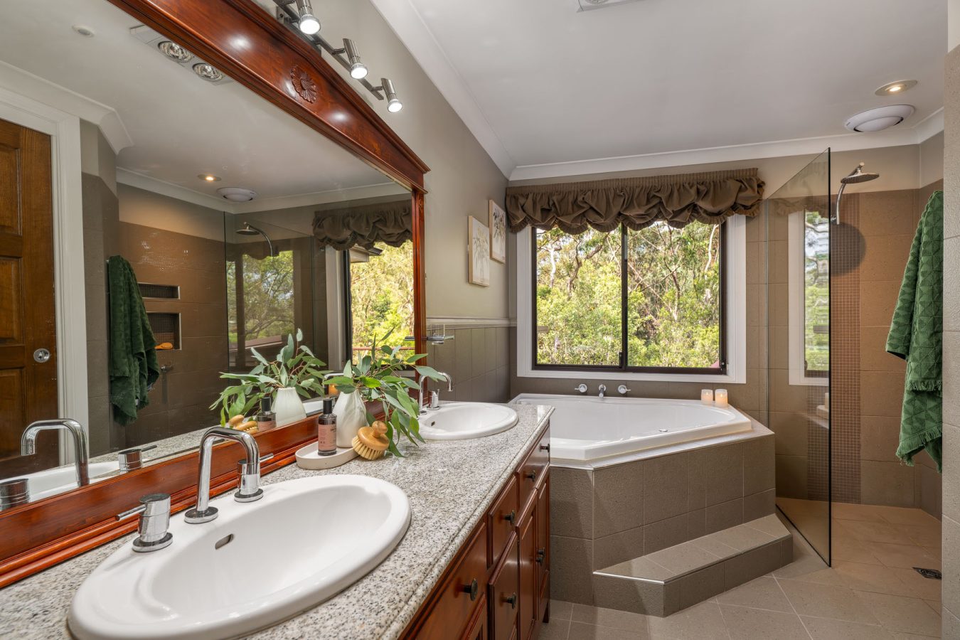 16 Jacaranda Avenue, BLAXLAND, NSW 2774 Australia