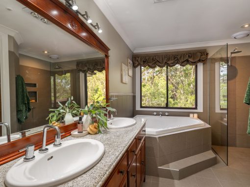 16 Jacaranda Avenue, BLAXLAND, NSW 2774 Australia