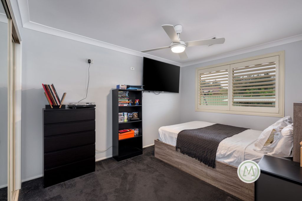 4 St Andrews Drive, Glenmore Park - Image 1